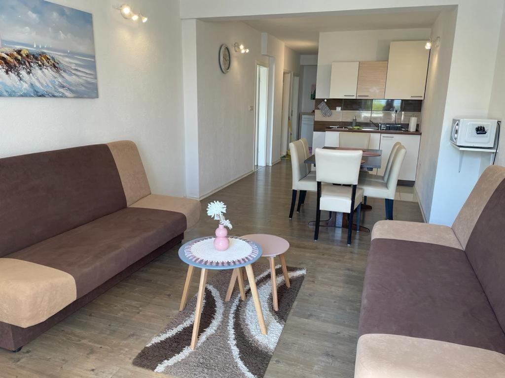 Nemira Beach Apartments Omiš Exteriör bild