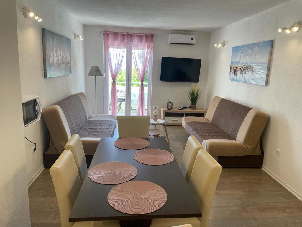 Nemira Beach Apartments Omiš Exteriör bild