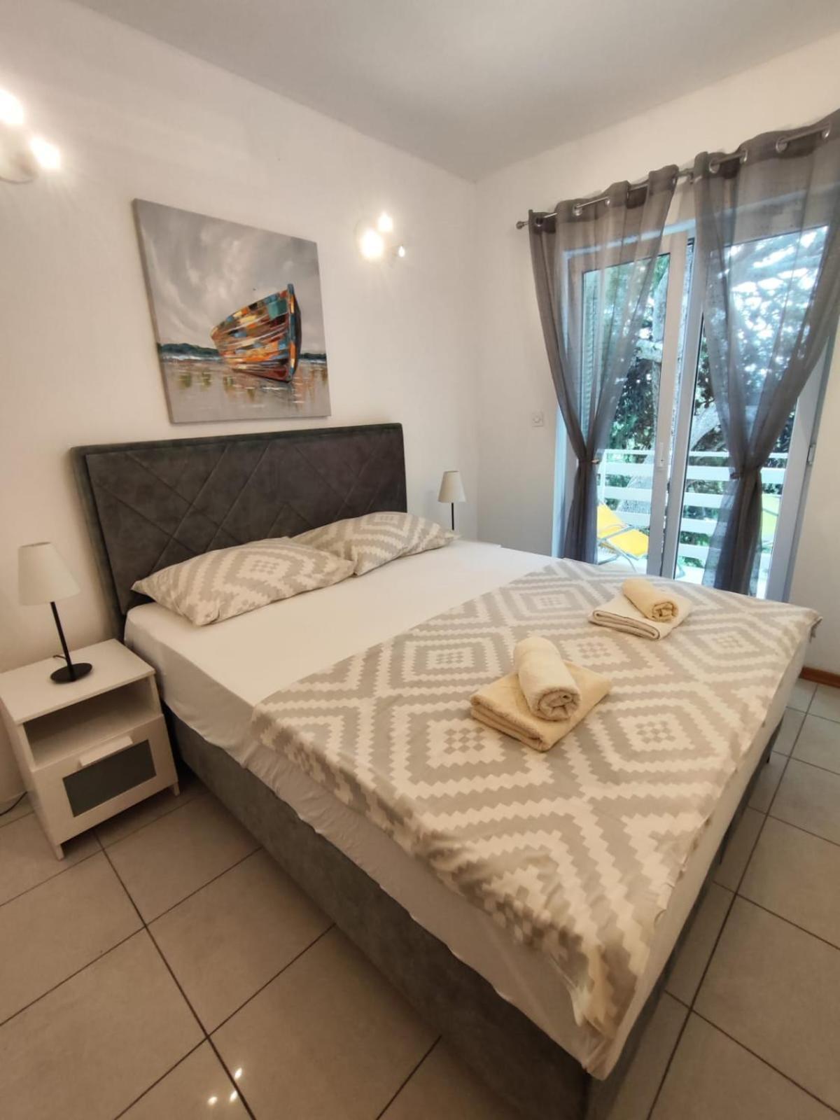 Nemira Beach Apartments Omiš Exteriör bild