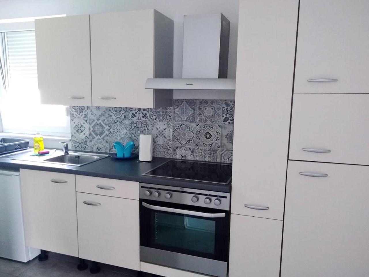 Nemira Beach Apartments Omiš Exteriör bild