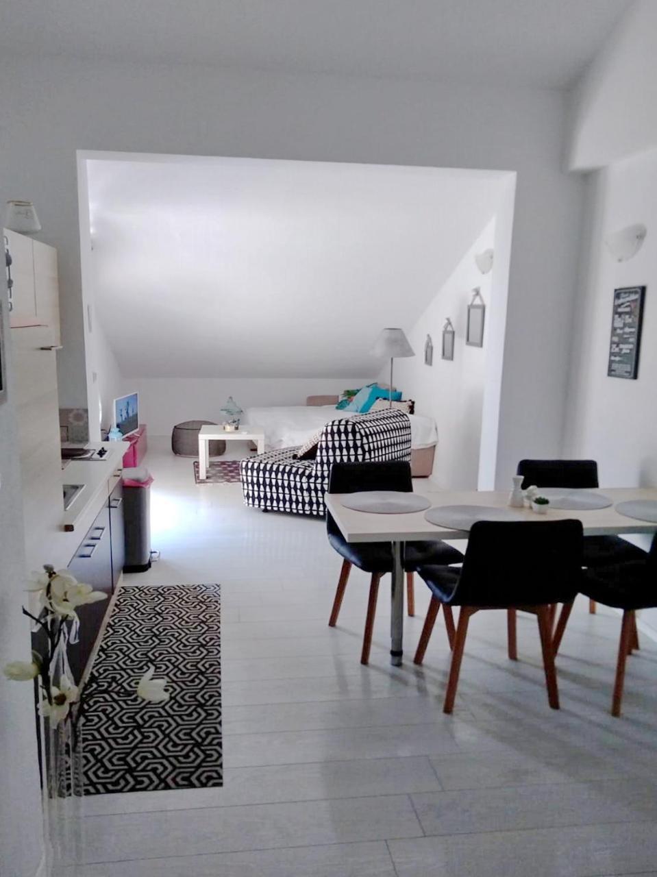 Nemira Beach Apartments Omiš Exteriör bild