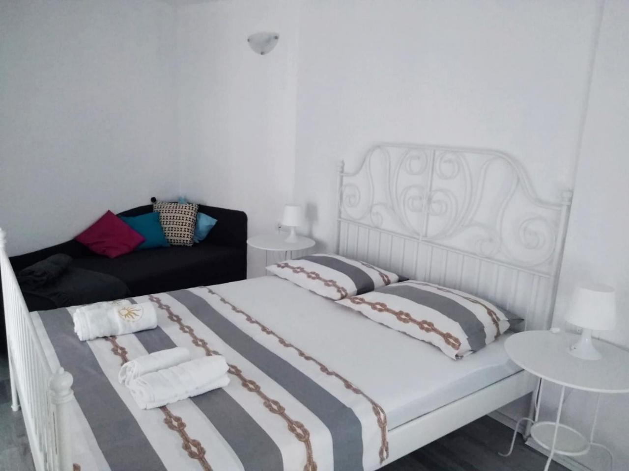 Nemira Beach Apartments Omiš Exteriör bild