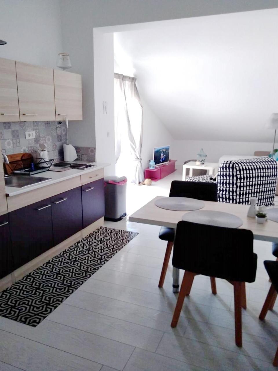 Nemira Beach Apartments Omiš Exteriör bild